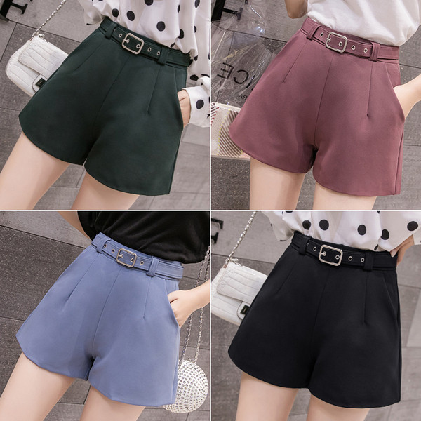 Női rövidnadrág övvel, különböző színekben
