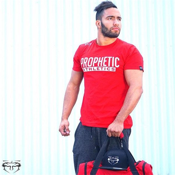 Sport-alkalmi férfi póló fehér és piros színben, felirattal