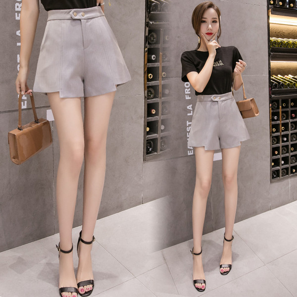 Асиметричен модел дамски къси панталони в три цвята