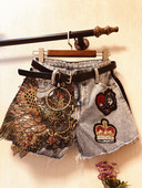 Aktuális női farmer flitteres díszítéssel