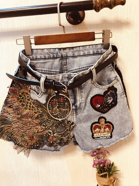 Aktuális női farmer flitteres díszítéssel