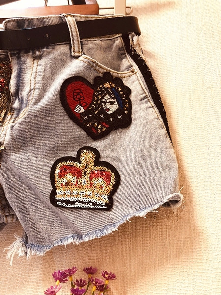 Aktuális női farmer flitteres díszítéssel