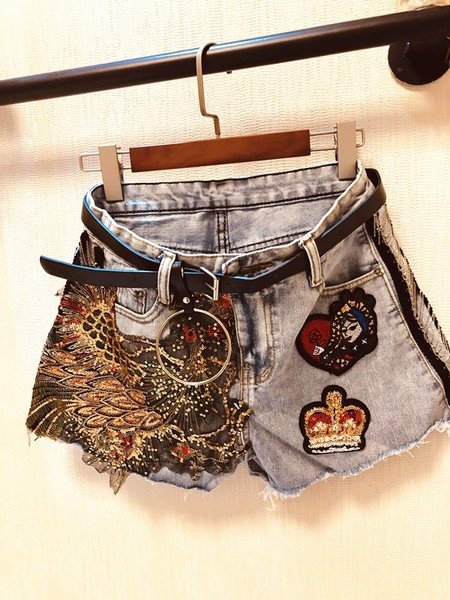 Aktuális női farmer flitteres díszítéssel