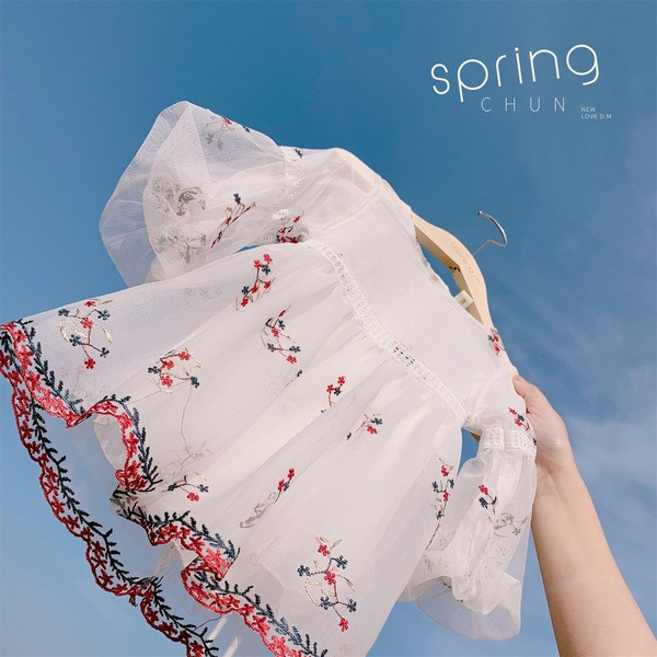 Rochie moderna pentru copii cu maneci 3/4 cu broderie alb