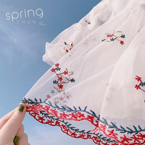 Rochie moderna pentru copii cu maneci 3/4 cu broderie alb