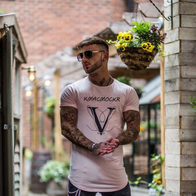 Aktuális férfi póló három színben rátéttel és felirattal