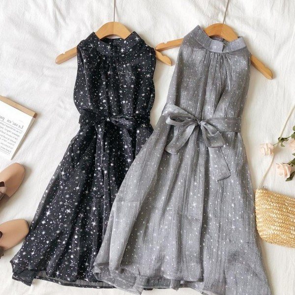 Modern női ruha négy színben és szalaggal