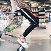 Modern férfi farmer, fekete színben, szakadt elemekkel