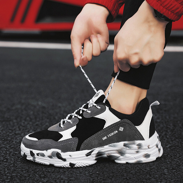 Stílusos férfi tornacipő vastag talppal, három színben