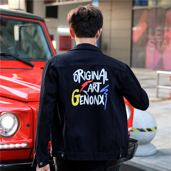 Modern férfi farmer dzseki rátéttel