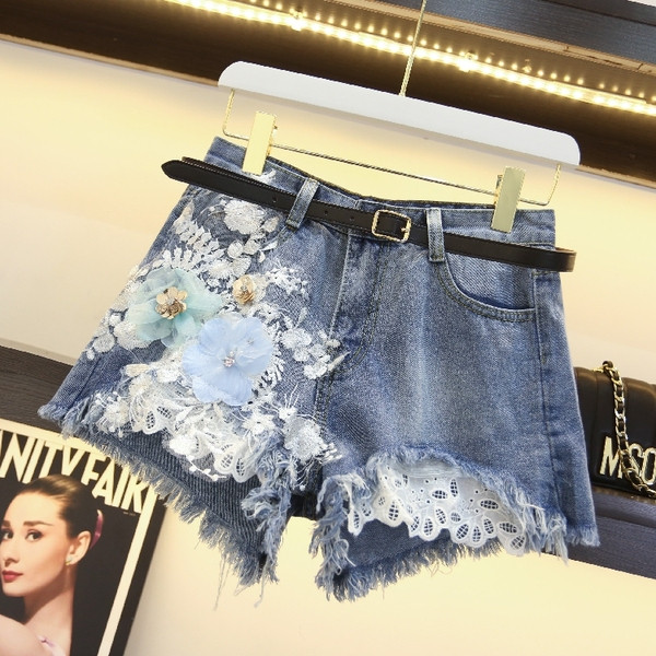 Aktuális női farmer csipkével és 3D elemes színekkel