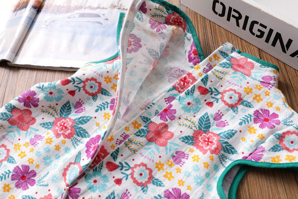 Lezser gyerekruha virágos motívumokkal, két színben