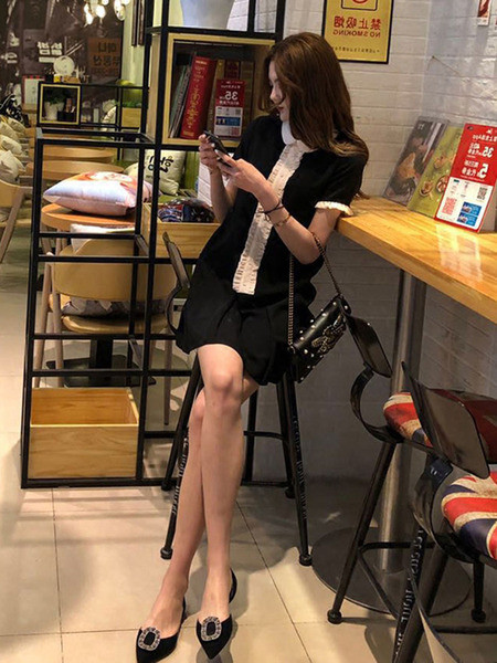 Elegáns női ruha rövid ujjú fekete színben