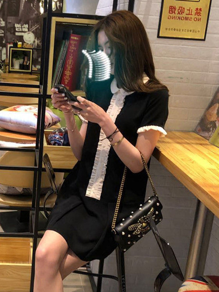 Elegáns női ruha rövid ujjú fekete színben