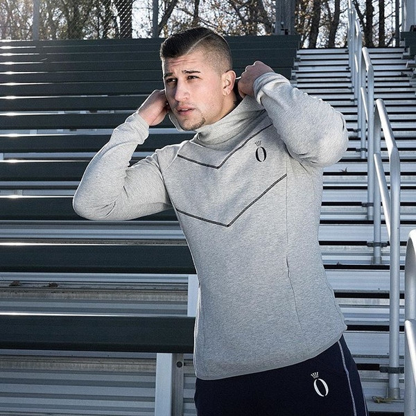 Férfi sportpulóver három színben zsebekkel és hímzéssel