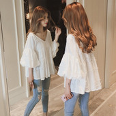 Μοντέρνα γυναικεία μπλούζα με ντεκολτέ σε σχήμα V και μανίκι λωτού σε διάφορα χρώματα