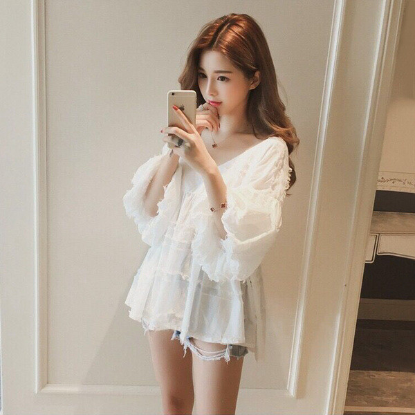 Μοντέρνα γυναικεία μπλούζα με ντεκολτέ σε σχήμα V και μανίκι λωτού σε διάφορα χρώματα