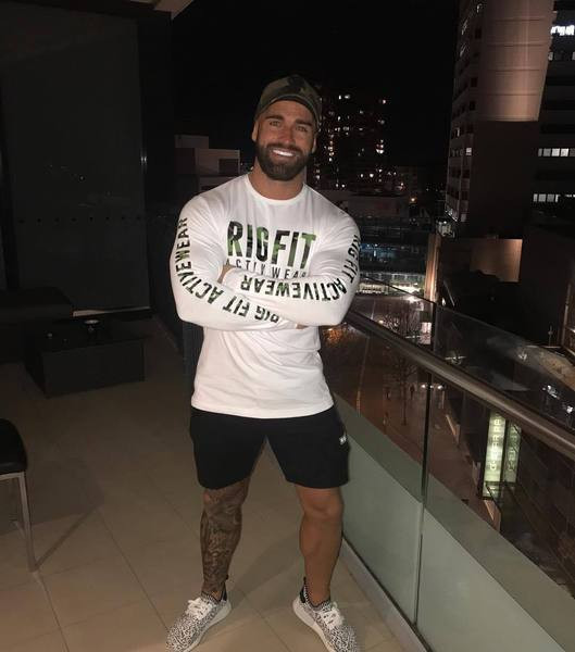 Modern férfi blúz két színben, feliratokkal