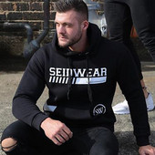 Modern férfi pulóver fekete színben felirattal