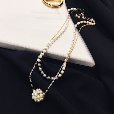 Μοντέρνο γυναικείο κολιέ σε χρυσό χρώμα με μαργαριτάρια