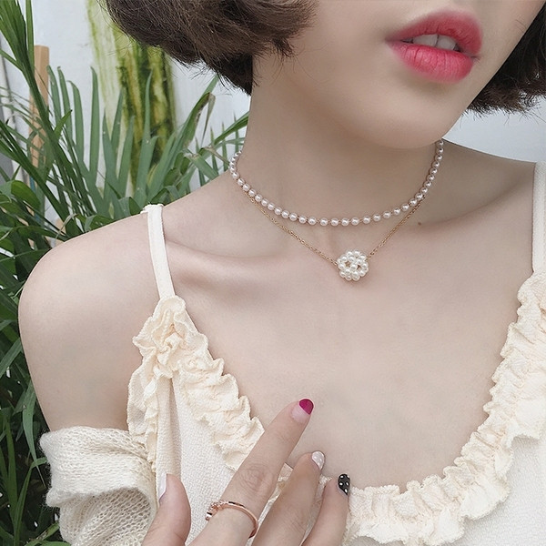 Μοντέρνο γυναικείο κολιέ σε χρυσό χρώμα με μαργαριτάρια