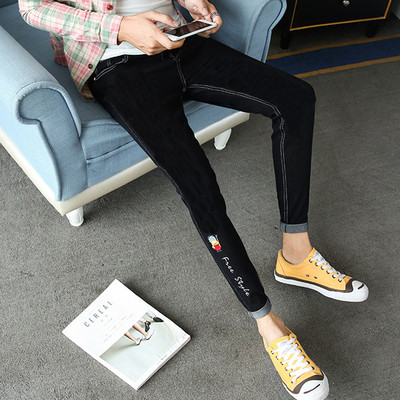 Μοντέρνα ανδρικά τζιν  με κεντήματα  σε μαύρο και μπλε διάφορα μοντέλα