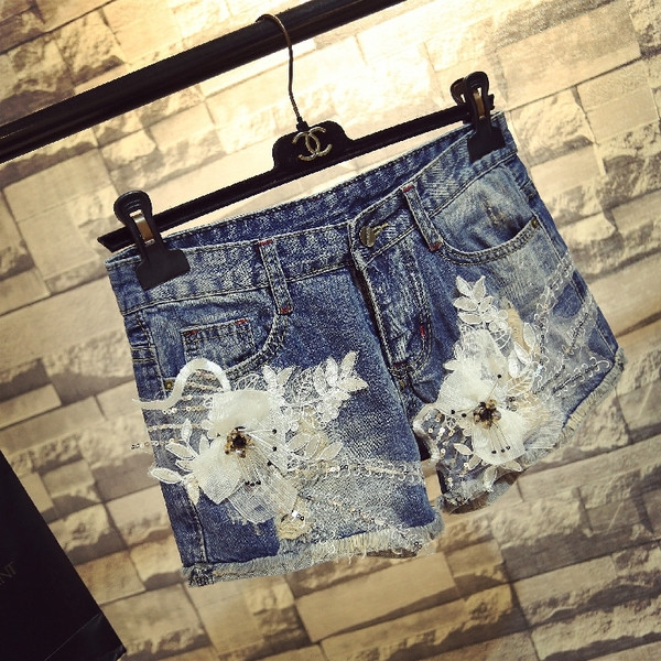 Női rövidnadrág 3D elemmel