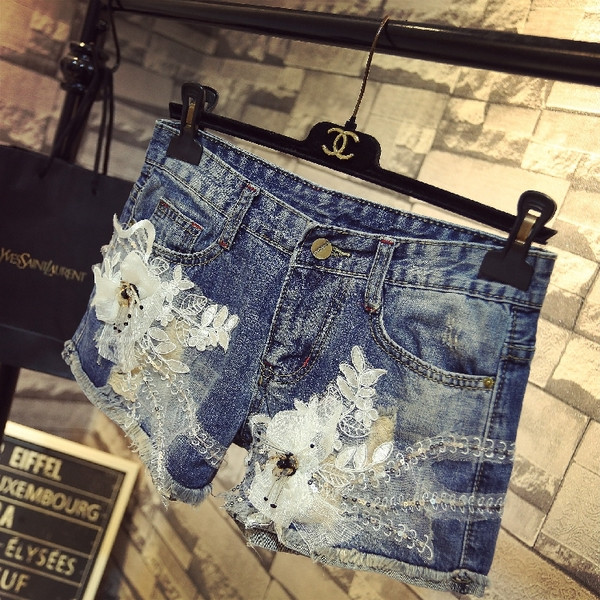 Női rövidnadrág 3D elemmel