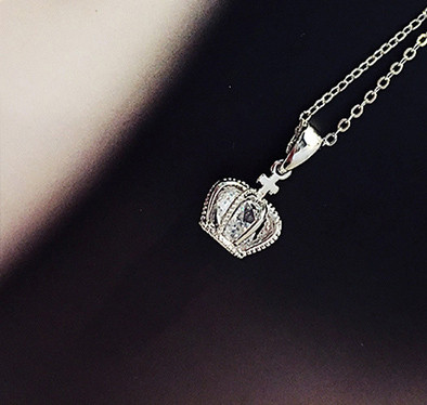 Női nyaklánc két színben díszítő kövekkel