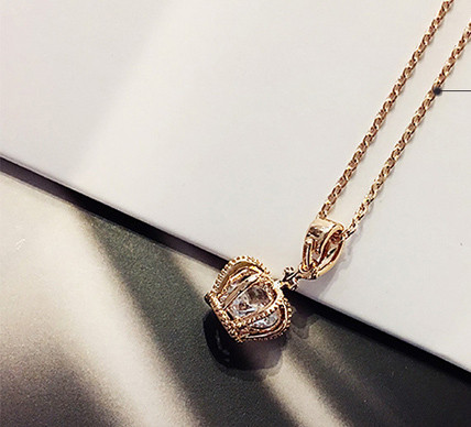 Női nyaklánc két színben díszítő kövekkel