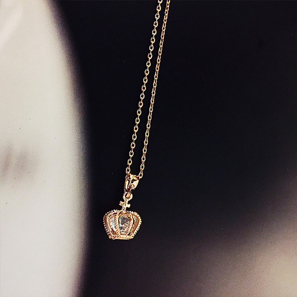 Női nyaklánc két színben díszítő kövekkel