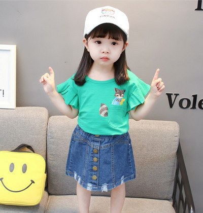 Modern, kétrészes szoknyából és blúzból álló gyerekszett lányoknak