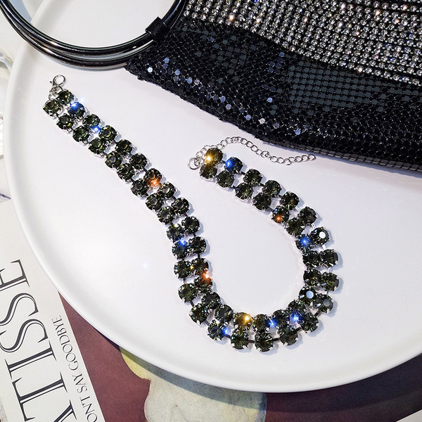 Aktuális női nyaklánc díszkövekkel