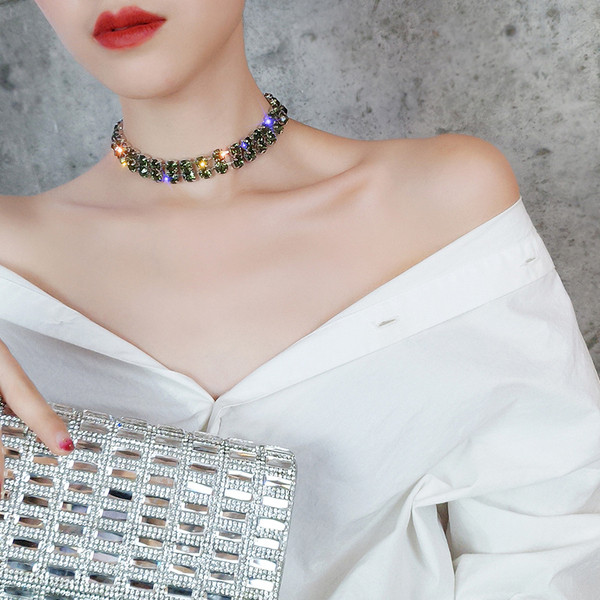 Aktuális női nyaklánc díszkövekkel