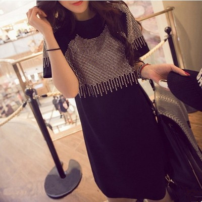 Modern női tunika rövid ujjal és kövekkel