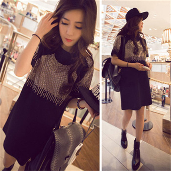 Modern női tunika rövid ujjal és kövekkel