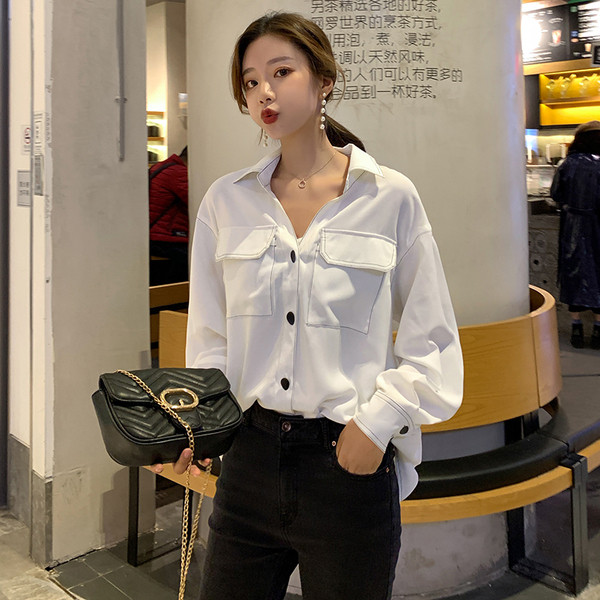 Stílusos, fehér zsebes női ing