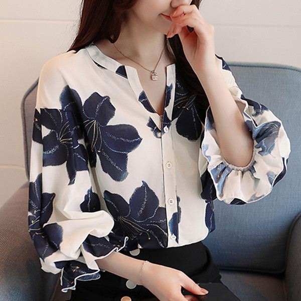 Stílusos női ing fehér színben, virágos motívumokkal