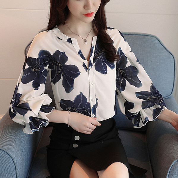 Stílusos női ing fehér színben, virágos motívumokkal