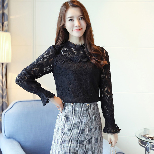 Modern női csipkeblúz, magas nyakkivágással, két színben