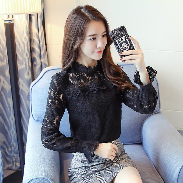 Modern női csipkeblúz, magas nyakkivágással, két színben