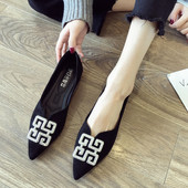 Modern női cipő két színben, eco velúr csattal