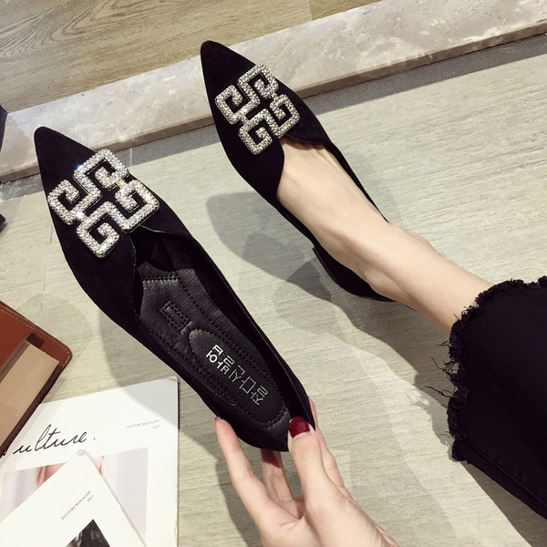 Modern női cipő két színben, eco velúr csattal