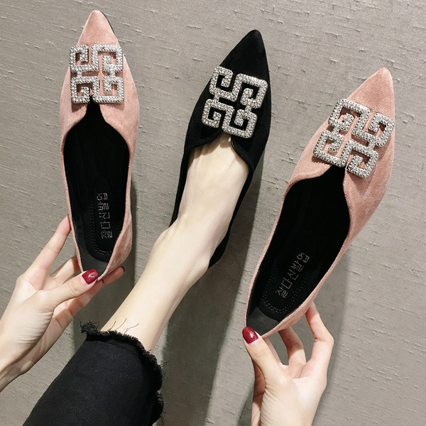 Modern női cipő két színben, eco velúr csattal