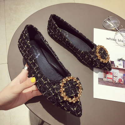 Μοντέρνα γυναικεία παπούτσια σε δύο χρώματα - μυτερό σχέδιο