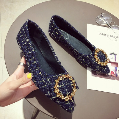 Μοντέρνα γυναικεία παπούτσια σε δύο χρώματα - μυτερό σχέδιο