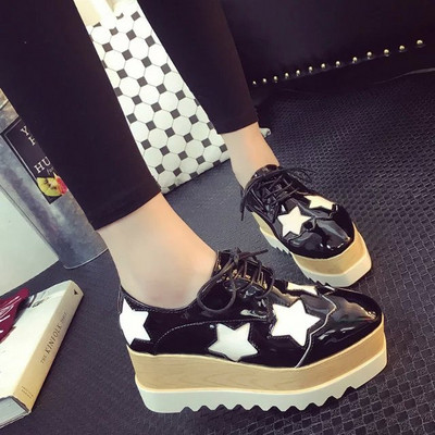 Stílusos, fűzős női cipők új modellje, két modellben