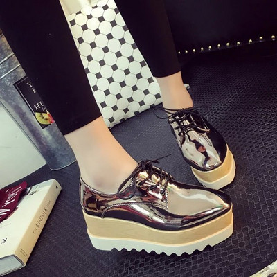 Stílusos, fűzős női cipők új modellje, két modellben