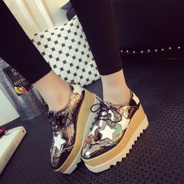 Stílusos, fűzős női cipők új modellje, két modellben