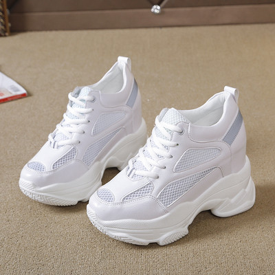 Eko bőrből készült tavaszi női tornacipő fehér és szürke színben